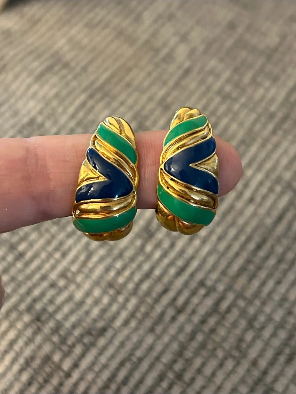 Avon Gold-Tone Green & Navy Enamel Post Back earrings